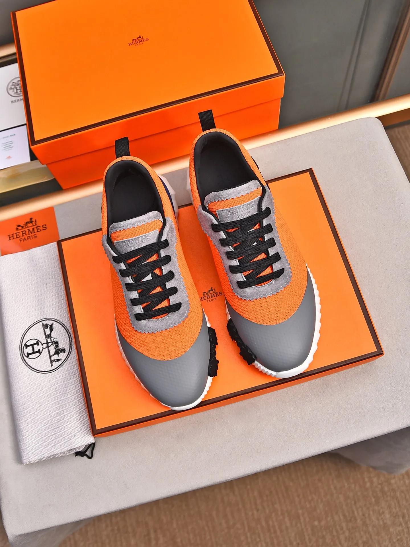 PP600【Hermes】fe new arrival~New Bouncing sneakers are the most comfortable shoes from Hermès. They are extremely light on the feet and look great. You won’t feel tired even when you go shopping and running around. 👍Very light and comfortable. Extremely light. Perfect for both sports and leisure. The feeling of stepping on them is great! It’s up to you to choose, there’s always what you want~ ✔️Fabric: Imported first-layer cowhide + high-elastic fly weave ✔️Inner lining: Imported water-dyed cow lining ✔️Outsole: Seamless combination of IP+TPU (multi-color letters) German technology irradiation machine ✔️Code number: Male 38-44 (45 customized)